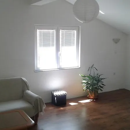 Apartment Maja *